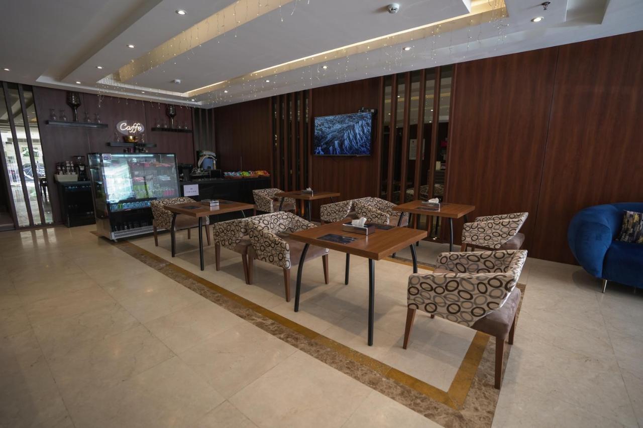 Lareen Suites Aparthotel 3*